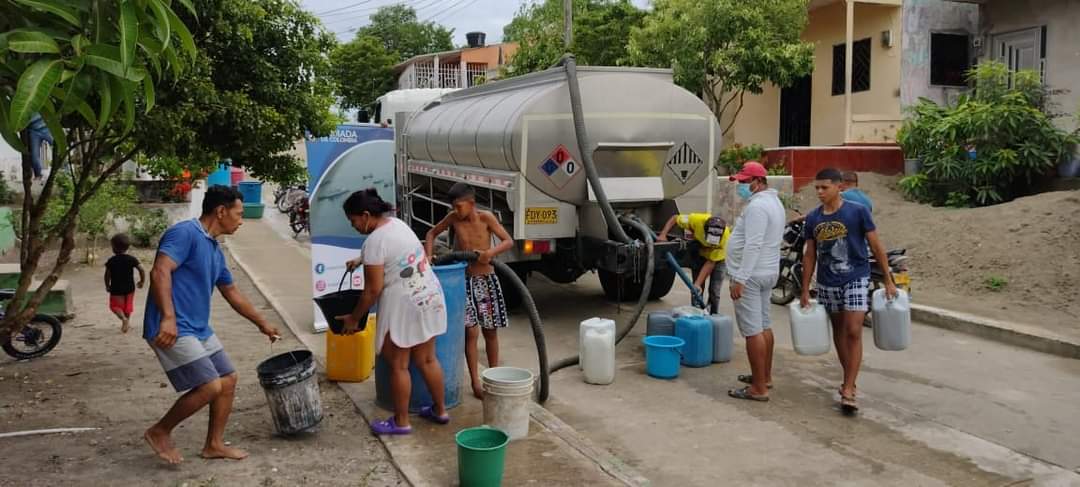 Armada lleva agua a miles de habitantes de Sucre y Córdoba afectados ...