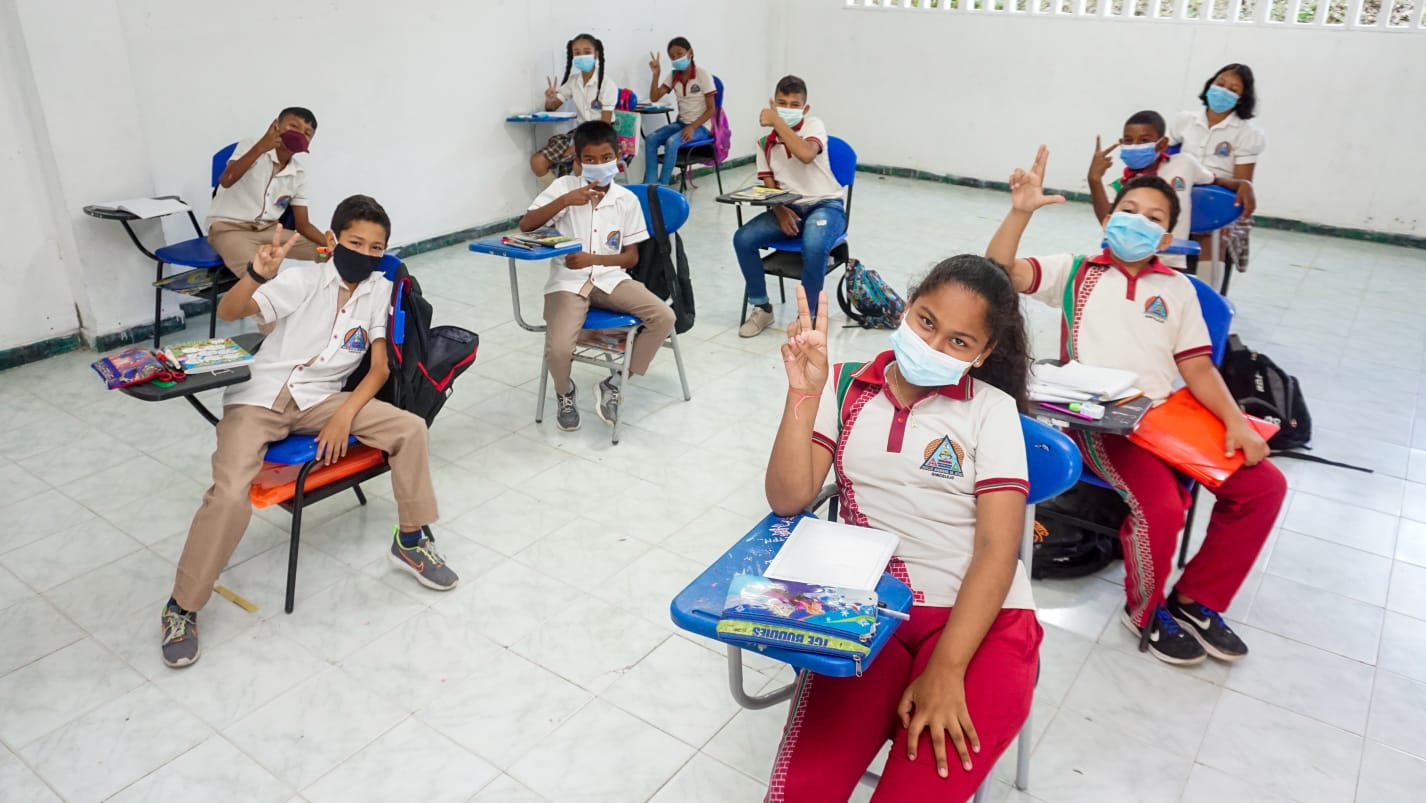 Este lunes inician clases presenciales en colegios oficiales – Franja ...